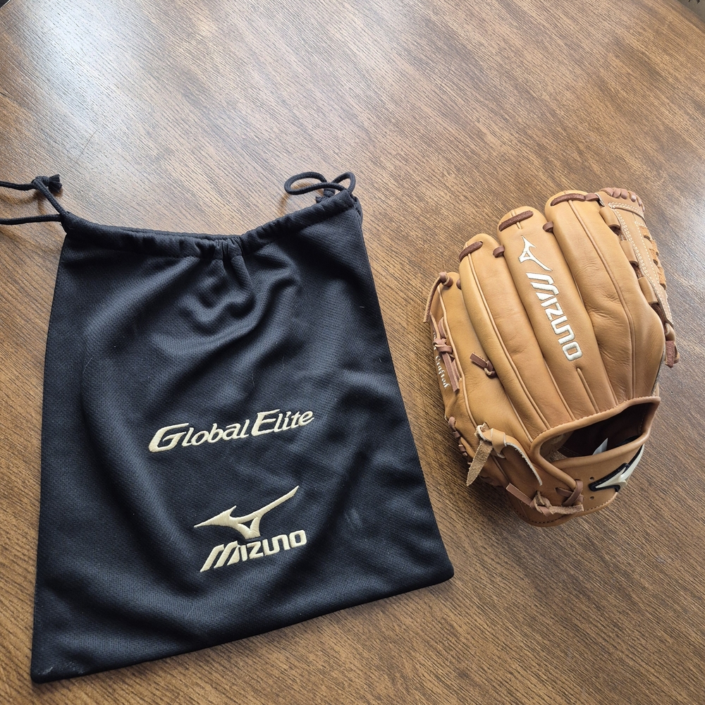Mizuno Global Elite Leather Glove with Black Bag. New Never Used. Rare Find.